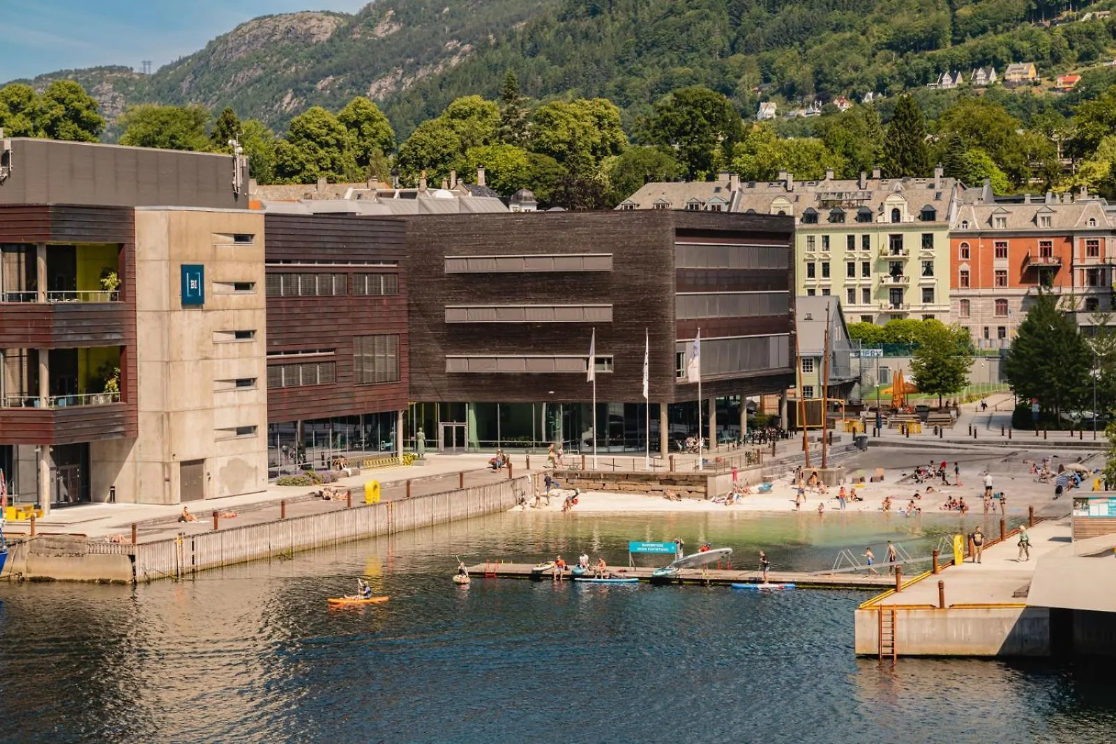 Apartment Leilighet I Topp Etasje Med Flott Stor Felles Takterrasse Bergen